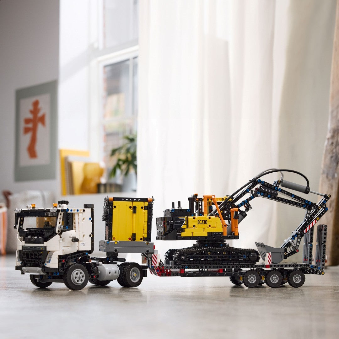 LEGO Technic: Volvo FMX Truck & EC230 Electric Excavator (42175)