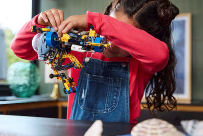 LEGO TECHNIC: Deep-Sea Research Submarine (42201)