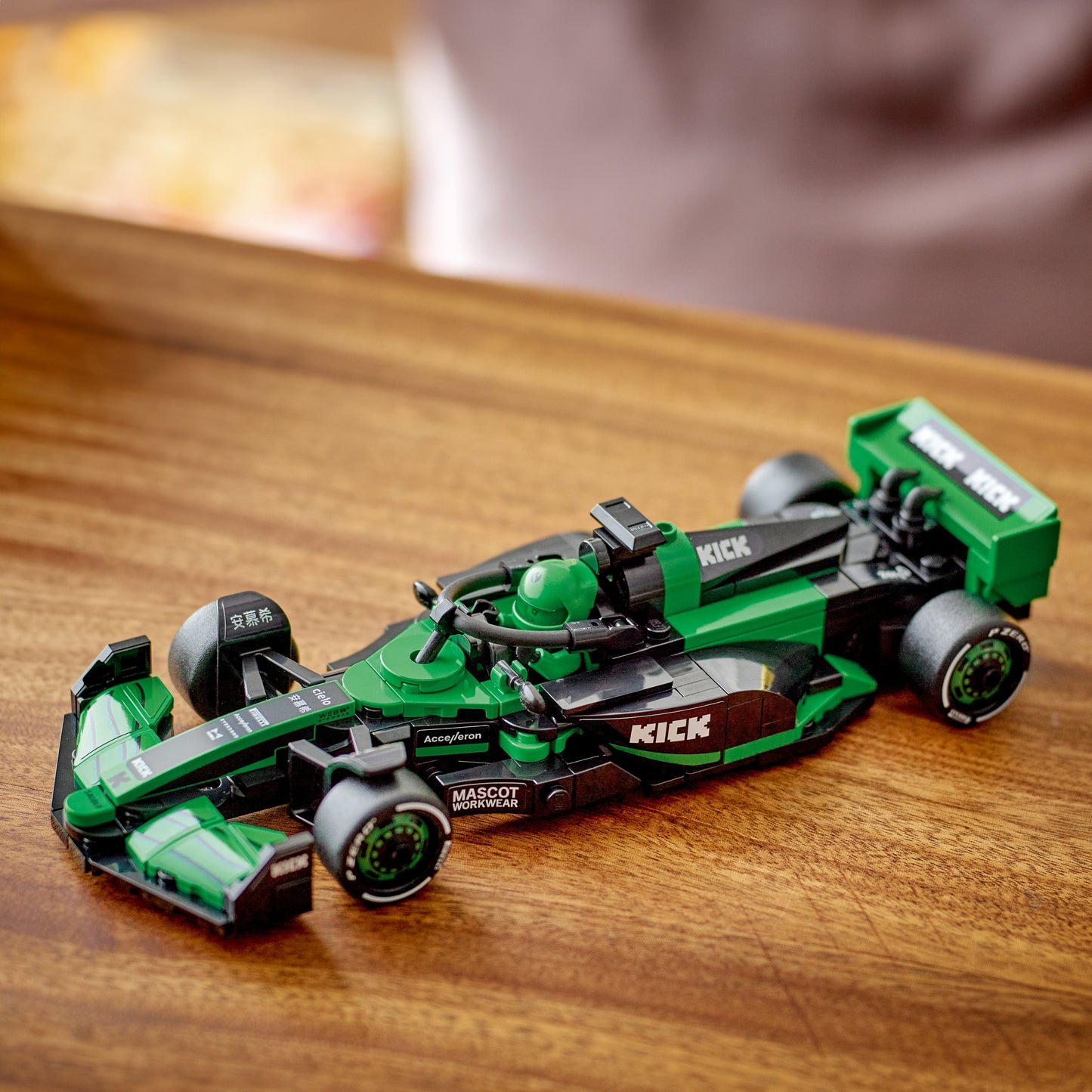 LEGO Speed Champions KICK Sauber F1® Team C44 Race Car (77247)